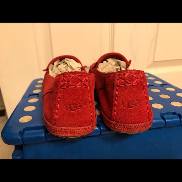 New Uggs youth size 2 - Picture 3 of 4